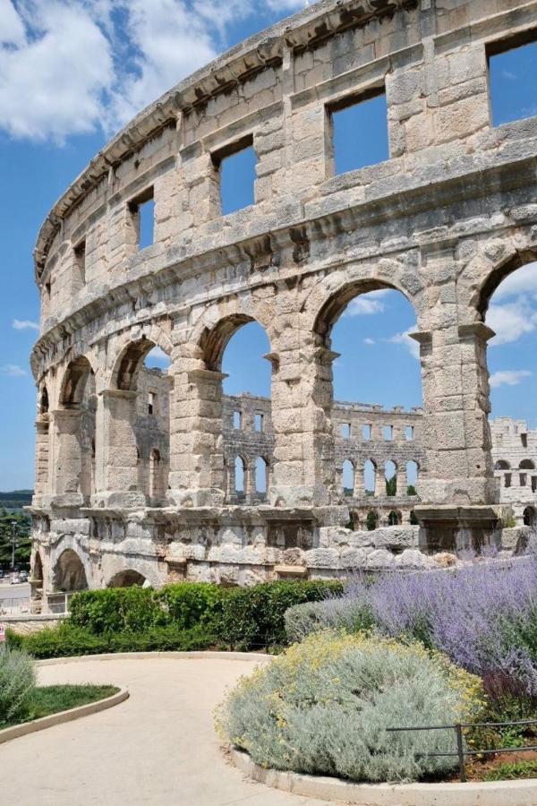 Apartment La Dolce In The Center With Private Parking Pula