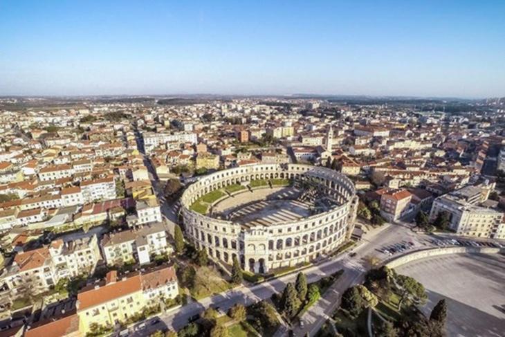 Apartment La Dolce In The Center With Private Parking Pula